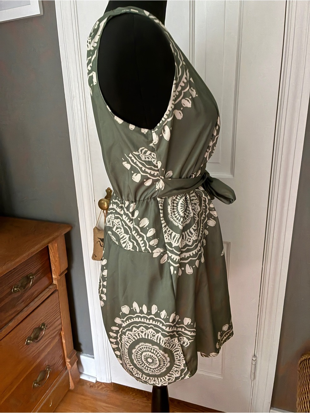 Sleeveless Olive Green Print Tie-Waist Dress